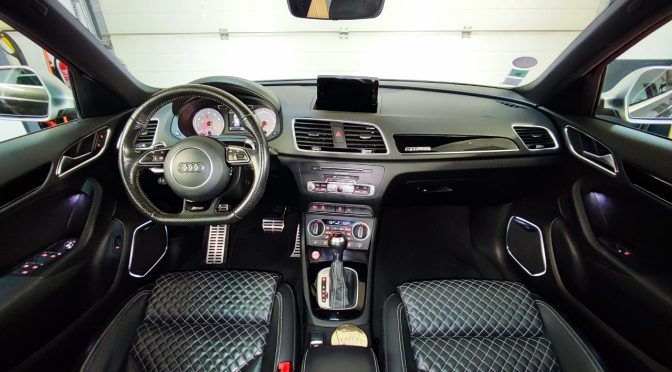 AUDI RS Q3 2.5 Turbo 5 Cylindres 340Ch S-tronic QUATTRO // TOIT PANO // WEBASTO // ATTELAGE // HISTORIQUE COMPLET