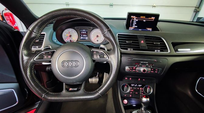 AUDI RS Q3 2.5 Turbo 5 Cylindres 340Ch S-tronic QUATTRO // TOIT PANO // WEBASTO // ATTELAGE // HISTORIQUE COMPLET